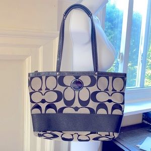 COACH SIGNATURE PURSE/HANDBAG